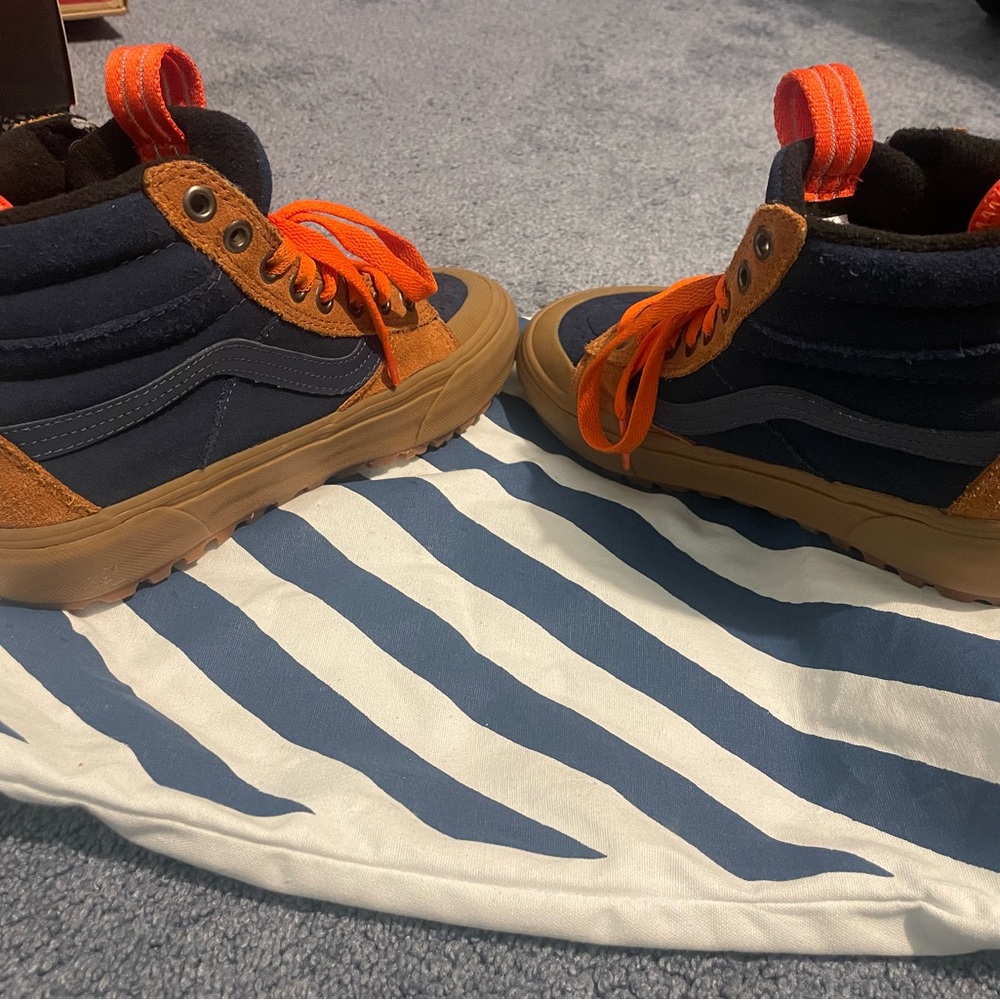 Vans - Picture 5 of 8